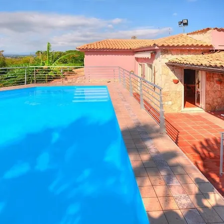 With Private Pool, Terrauzza